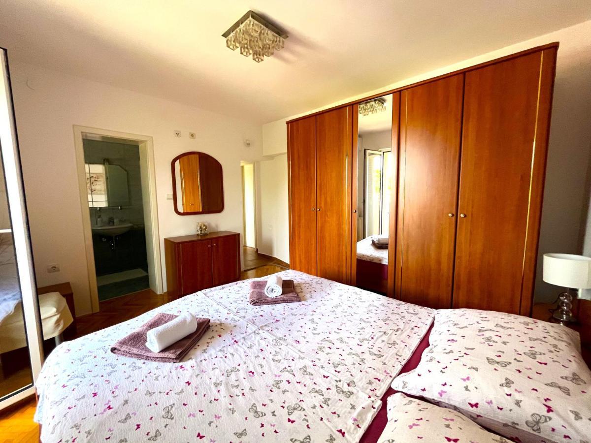 Apartment And Rooms Milak Раб Екстер'єр фото