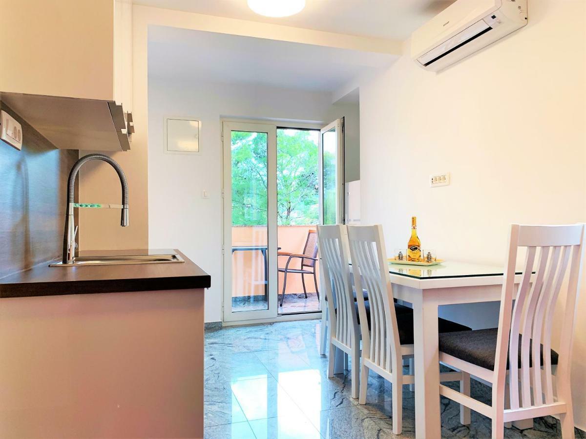 Apartment And Rooms Milak Раб Екстер'єр фото