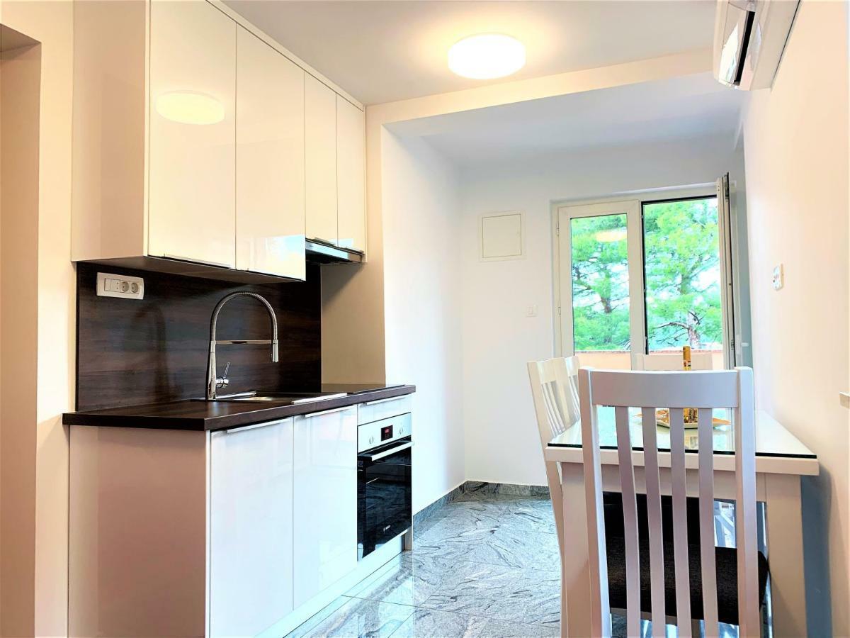Apartment And Rooms Milak Раб Екстер'єр фото
